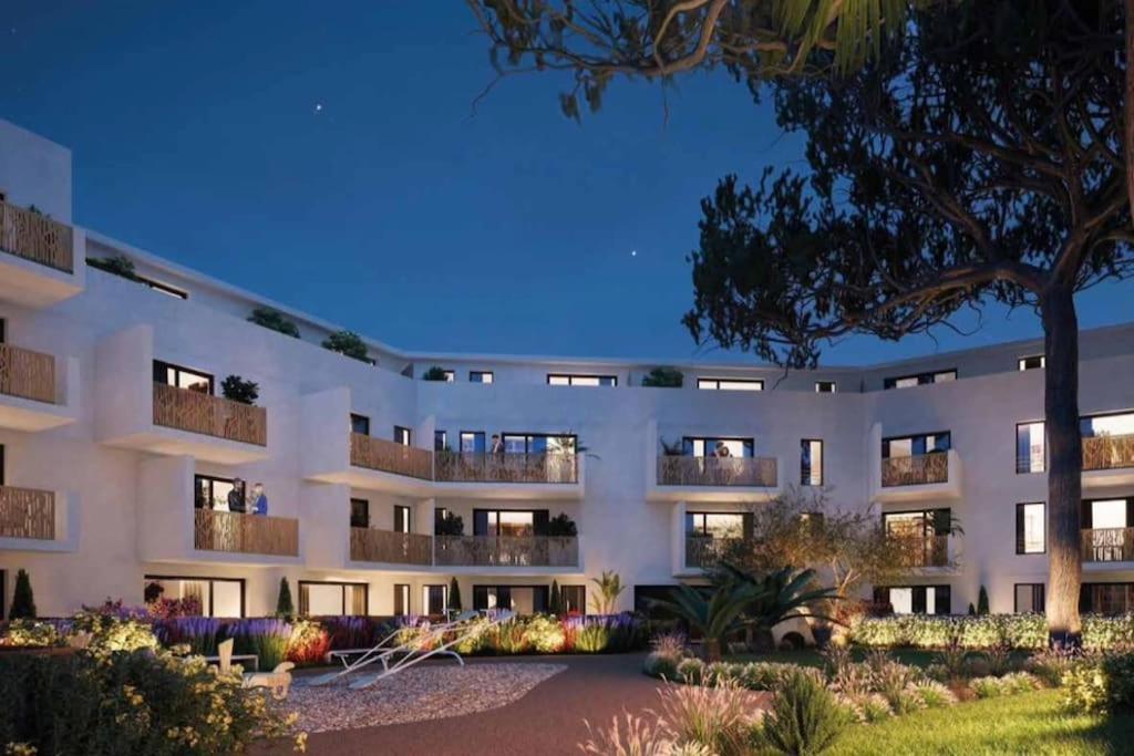 Blue Note -4 Etoiles-terrasse Vue-2 Parking Balaruc-les-Bains